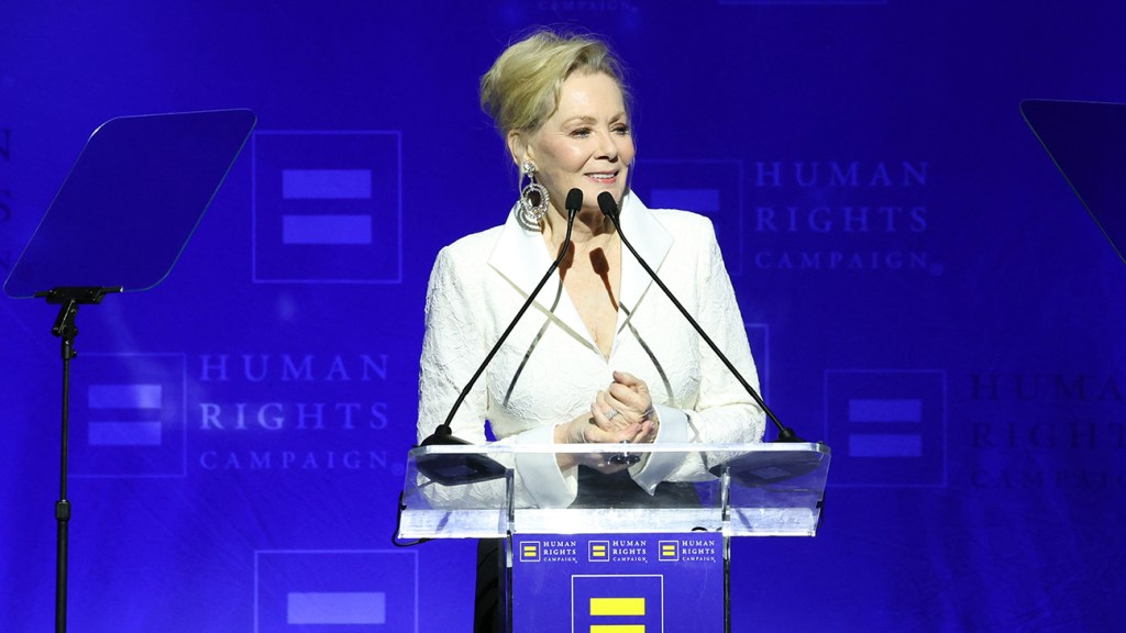 Featured image for "Jean Smart Expresses Thrill at Being Dubbed a Gay Icon at Human Rights Campaign Dinner"