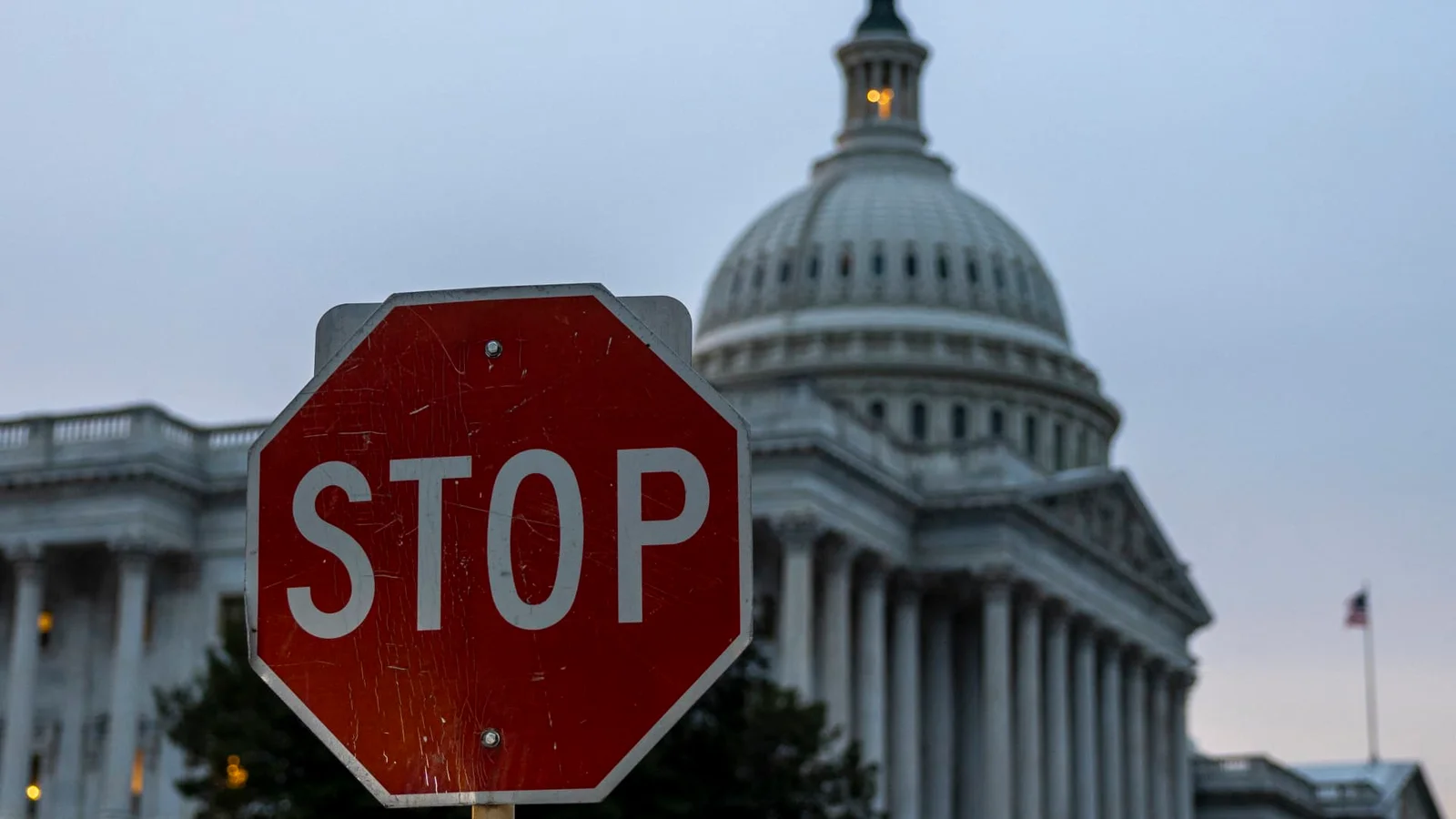 Cryptos Rally as Government Shutdown Continues, Polymarket Reports High Risk