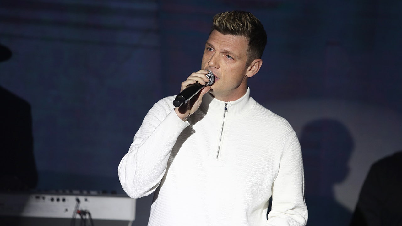 Featured image for Nick Carter Mourns Sister Bobbie Jean's Private Florida Funeral