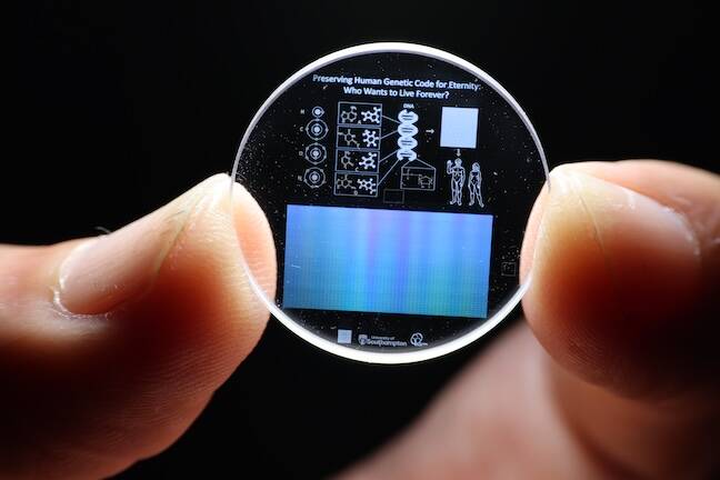 Featured image for Revolutionary 5D Glass Storage Could Preserve Data for 13.8 Billion Years