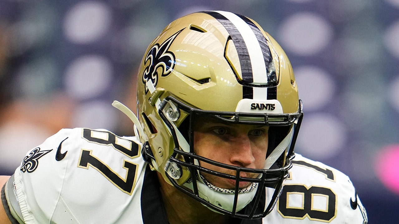 "Saints' Foster Moreau's Emotional Drop Costs Them Game Against Jaguars"