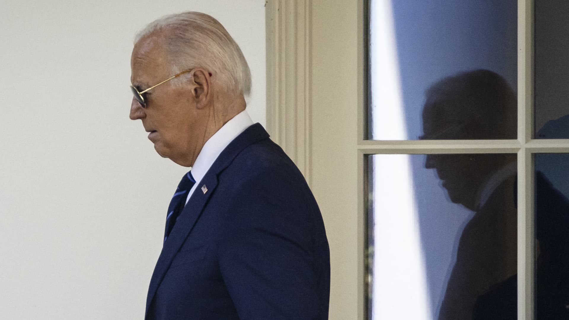 Featured image for Democrats Urge DNC to Delay Biden's Nomination