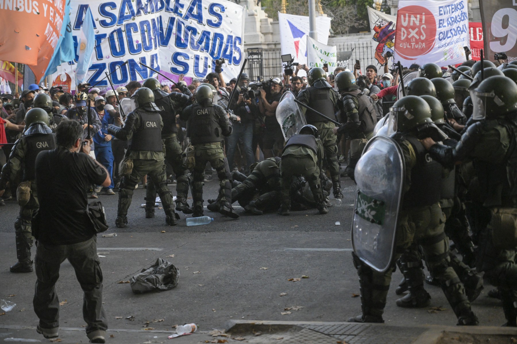 Featured image for "Clashes Erupt as Argentina's Congress Debates Controversial Reform Bill"