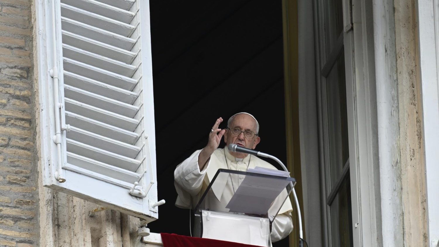 "Listening to Others: The Key to Avoiding Conflicts, Pope Suggests"