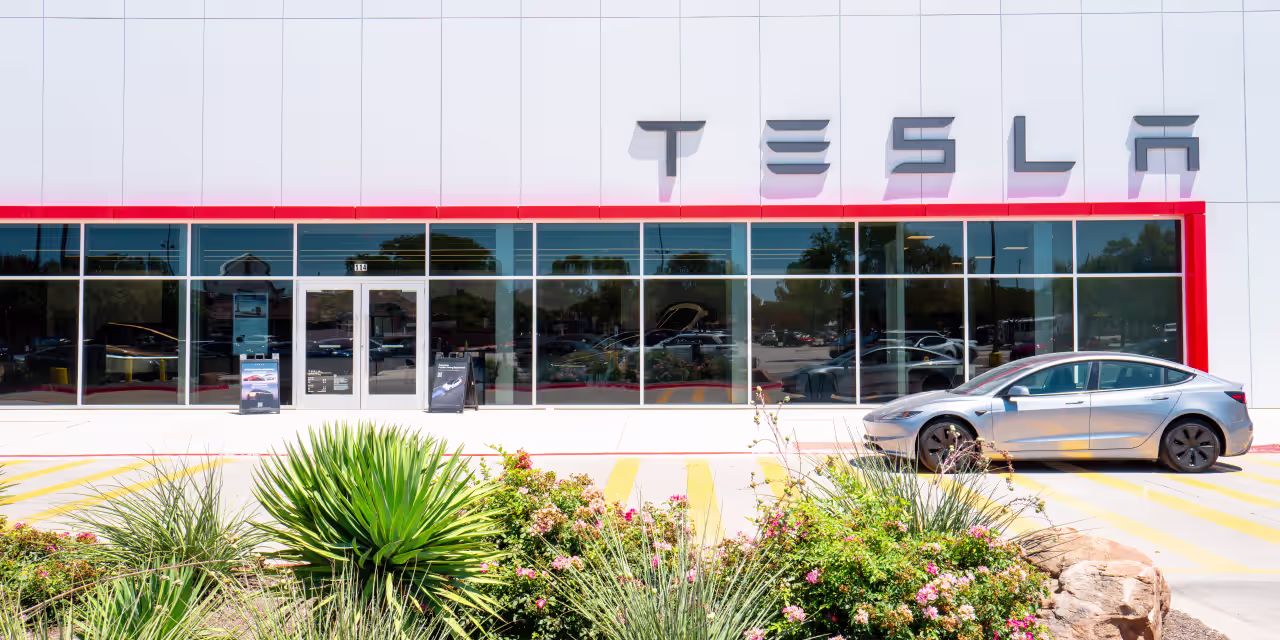 Electric Vehicle Market Shifts as Incentives End and Sales Surge