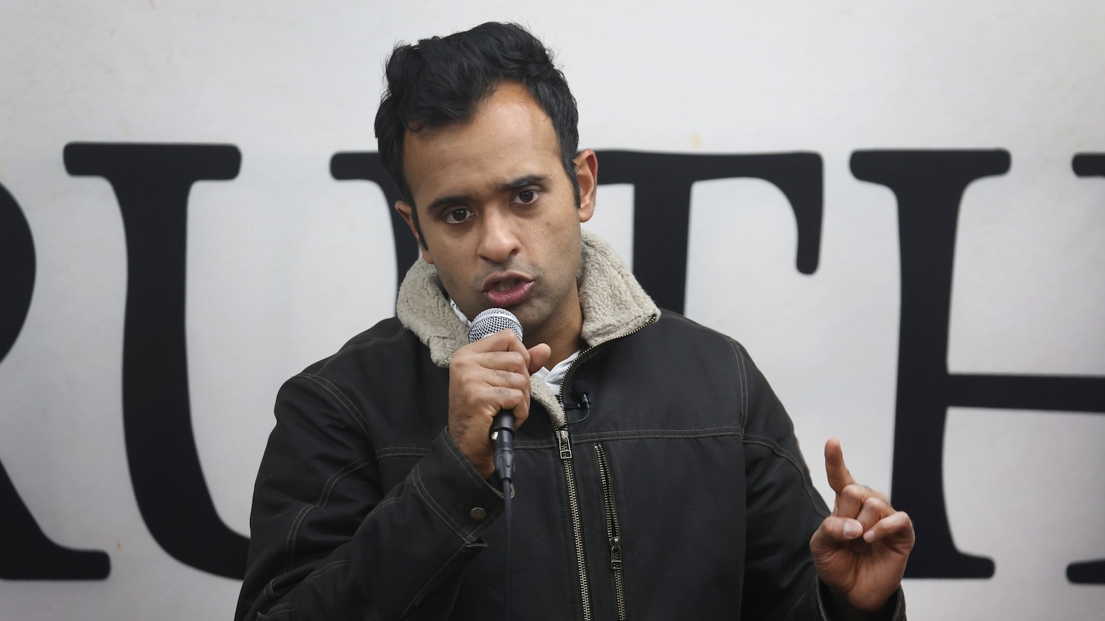 Featured image for "Vivek Ramaswamy Withdraws Presidential Bid After Iowa Disappointment"