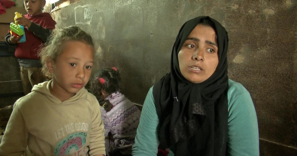 Featured image for "Israeli Strikes and Displacement: Chaos at Gaza-Egypt Border"