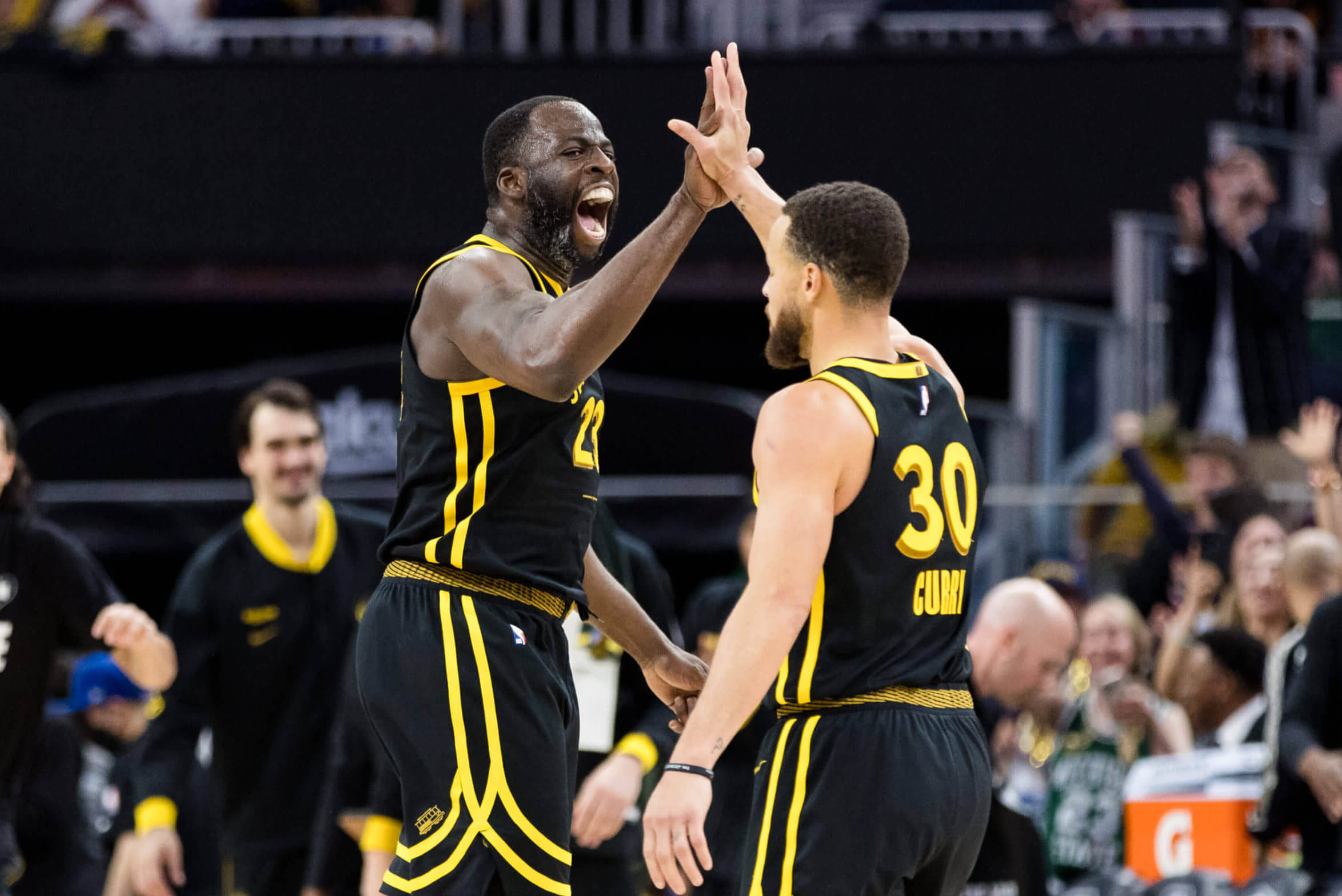 "Warriors' Curry and Green Secure Dramatic Win Over Suns"