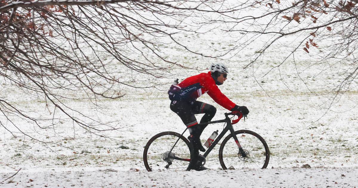 "Chicago Prepares for Heavy Snowstorm as Winter Weather Advisory Takes Effect"