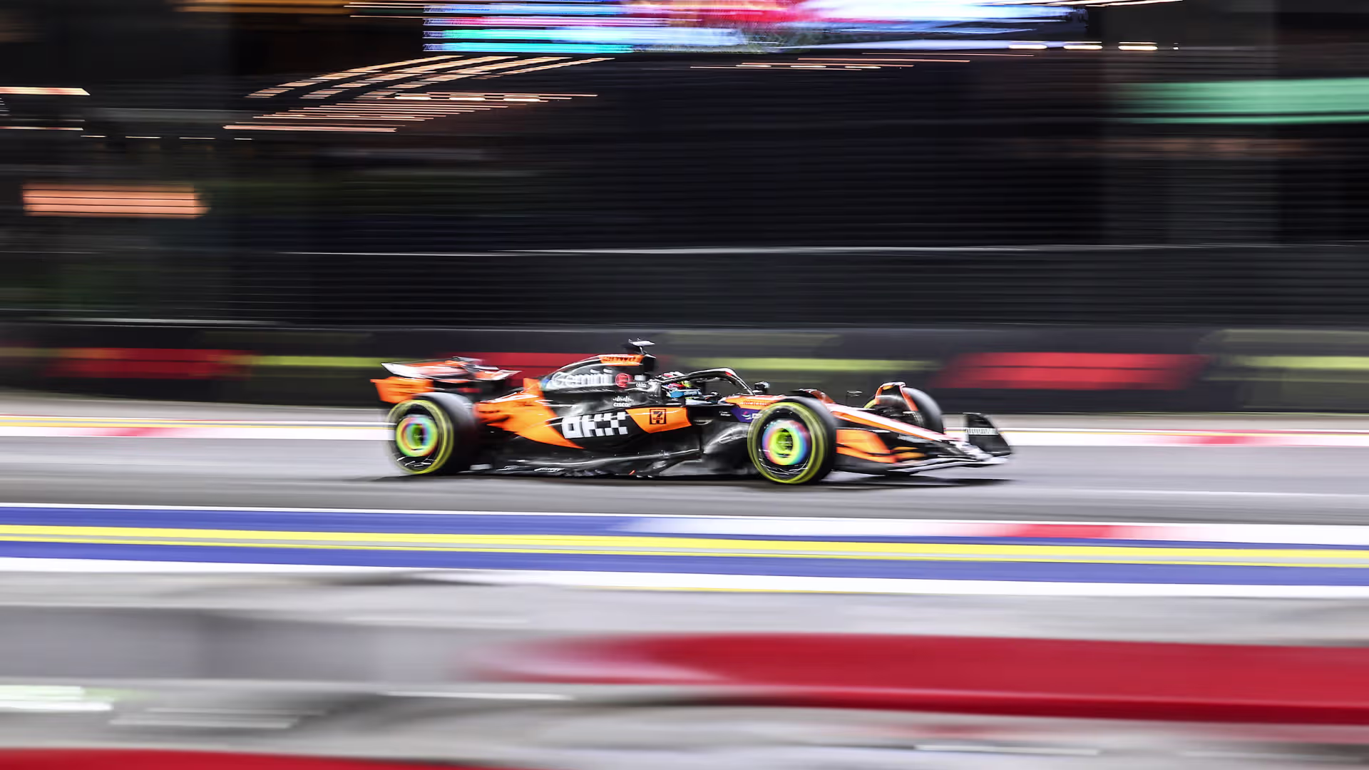 Featured image for Piastri Leads FP2 Amid Singapore GP Chaos