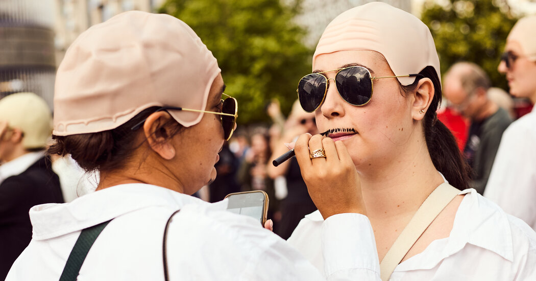 Featured image for Pitbull Fans Celebrate His Tour by Dressing Up as Him