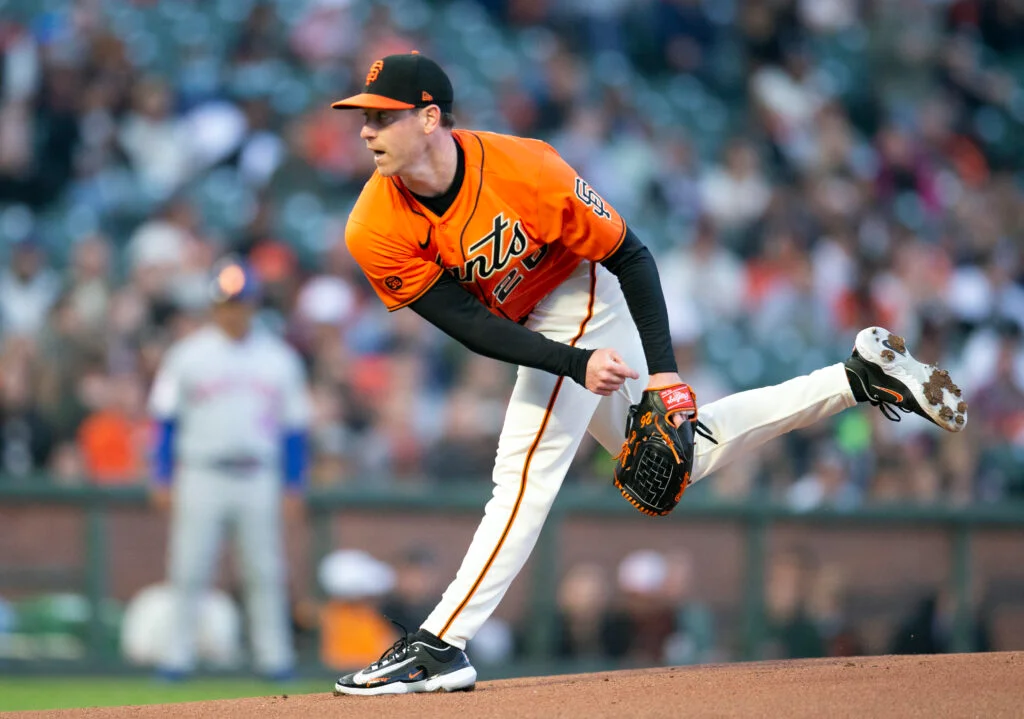 Giants suffer loss to Diamondbacks despite DeSclafani's efforts.