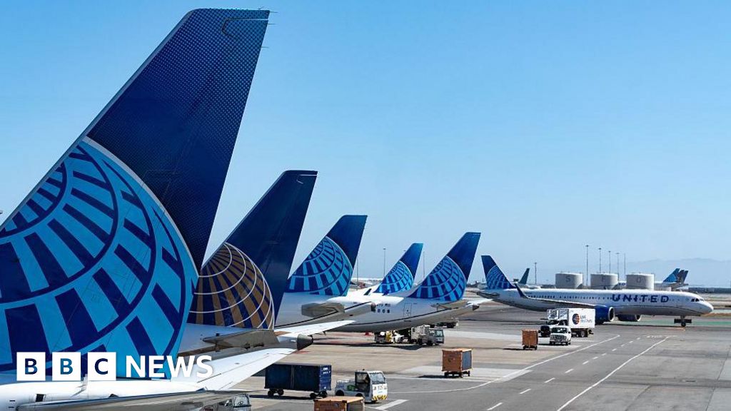 Featured image for Delta and United sued over selling windowless 'window seats' to passengers