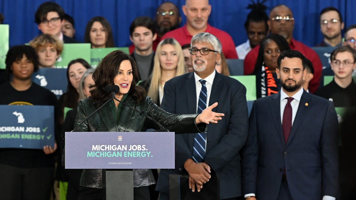 "Michigan Governor Whitmer Mandates Full Transition to Electric Vehicles for State Fleet"