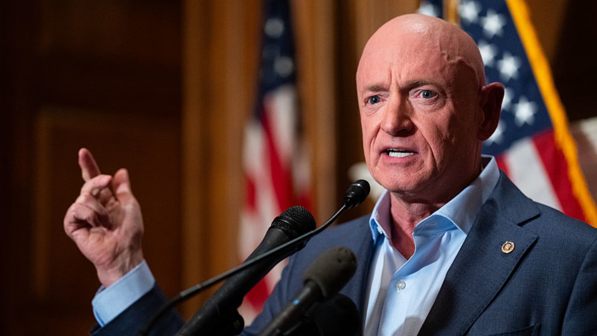 Featured image for Pentagon to Reduce Mark Kelly's Retirement Pay Over 'Seditious' Video