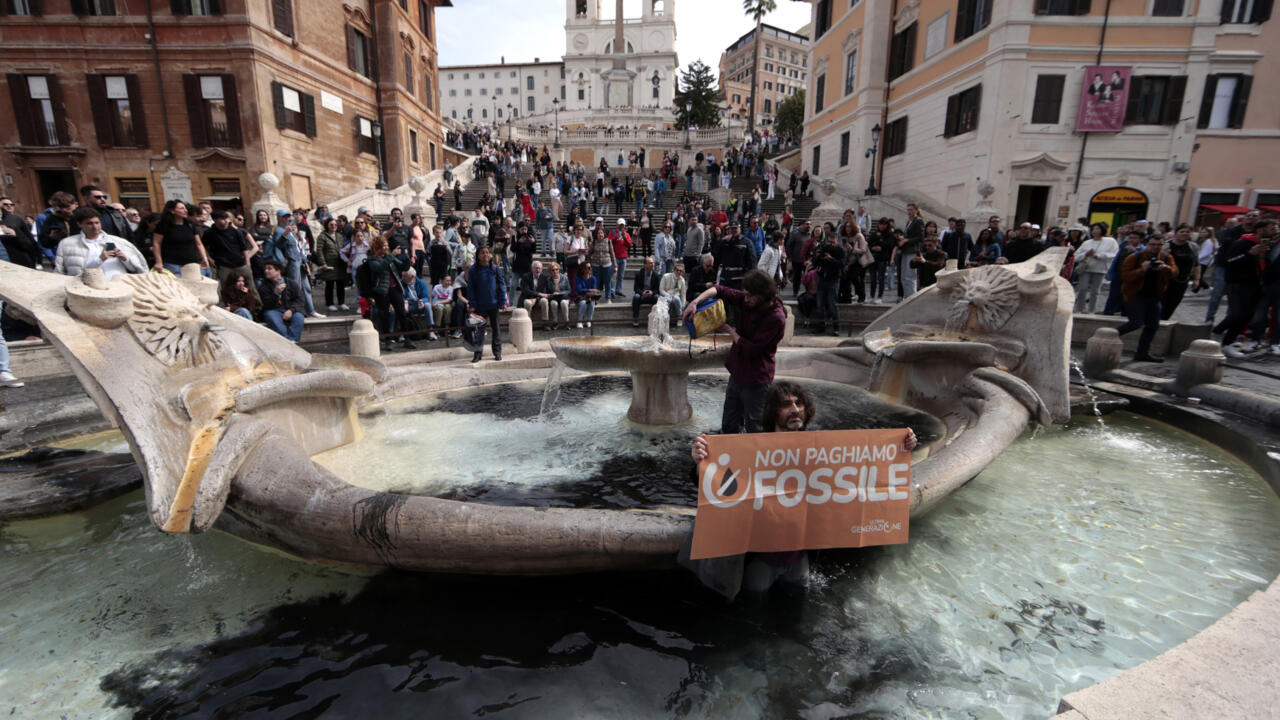 Climate Activists Dye Landmark Fountains Black in Rome and Spain