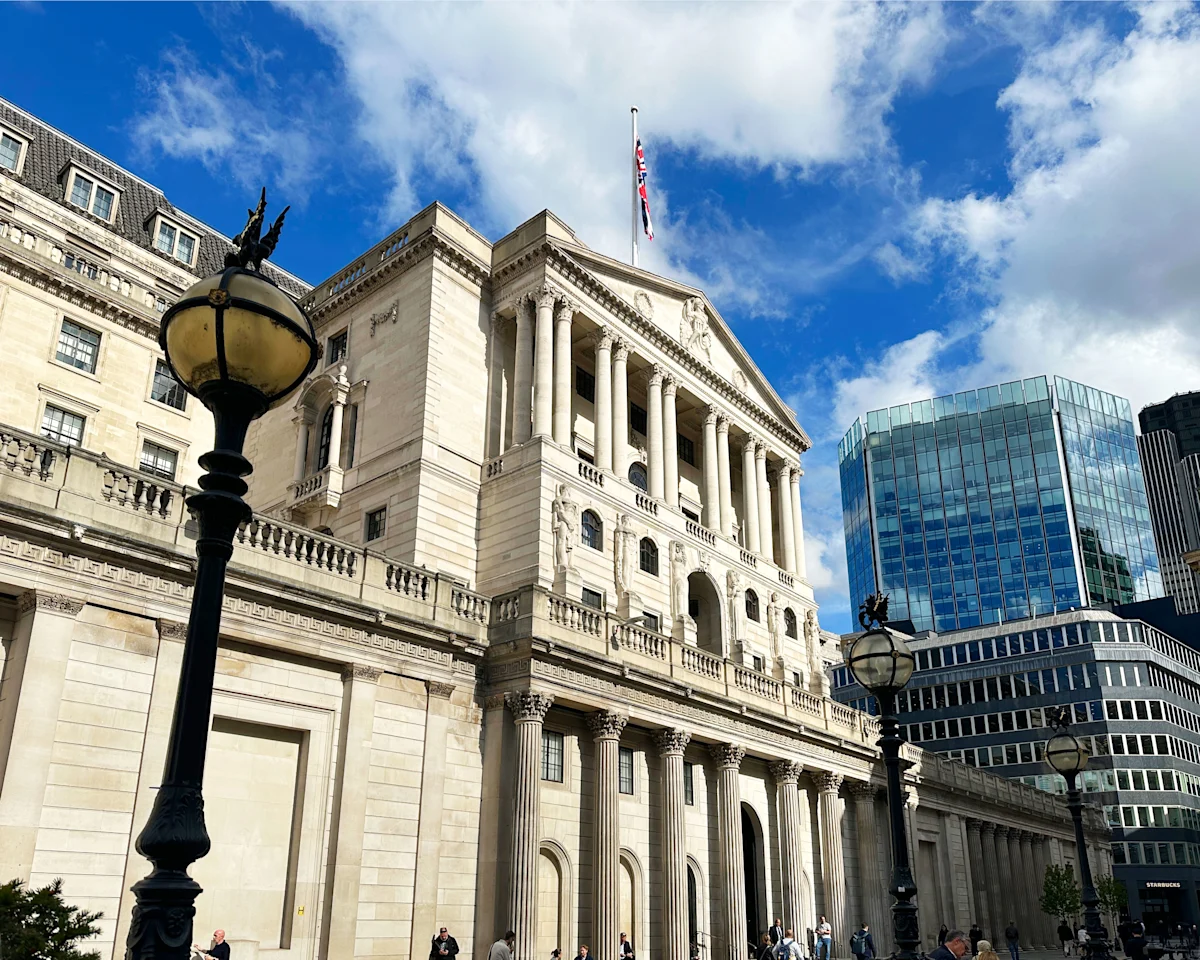 Featured image for Bank of England Likely to Maintain Rates Amid Budget Uncertainty