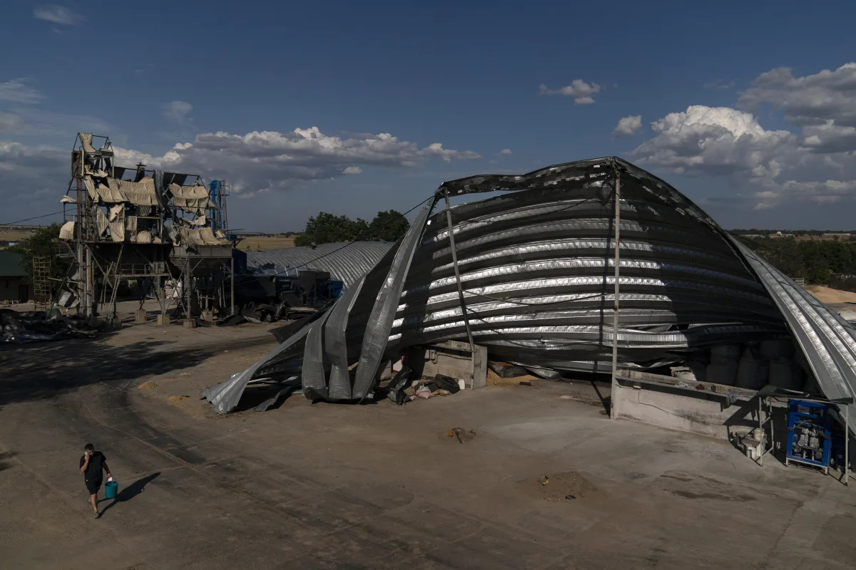 Ukrainian Grain Exports Hindered by Russian Missile Strikes
