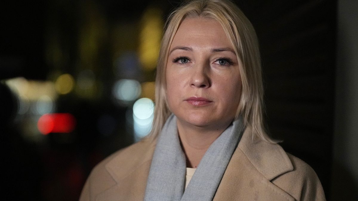 Pro-peace candidate challenges Putin in Russian election