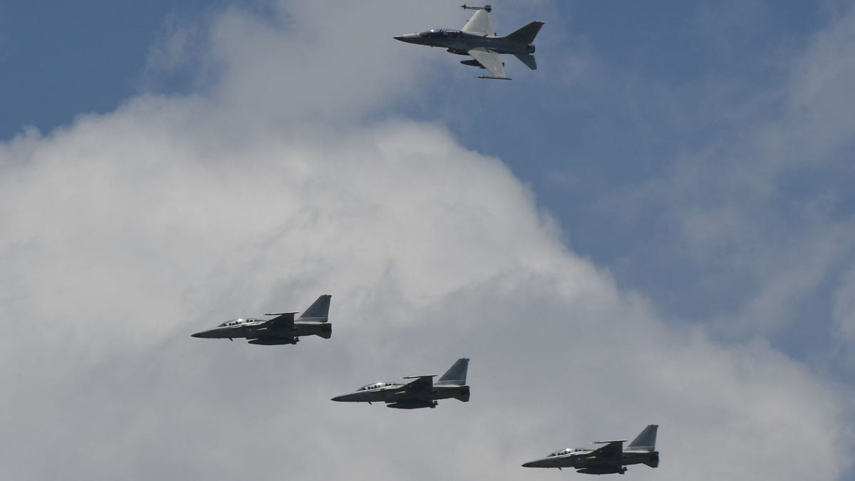 US to Train Ukrainian Pilots on F-16s in International Plan