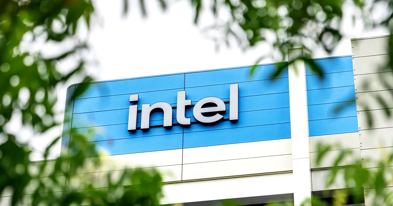 Featured image for Intel Surges on Strong Q3 Earnings and U.S. Investment Momentum