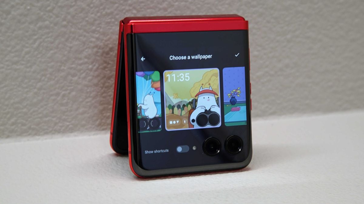 Featured image for Leaked Images and Specs Reveal Motorola Razr 2024 Surprises