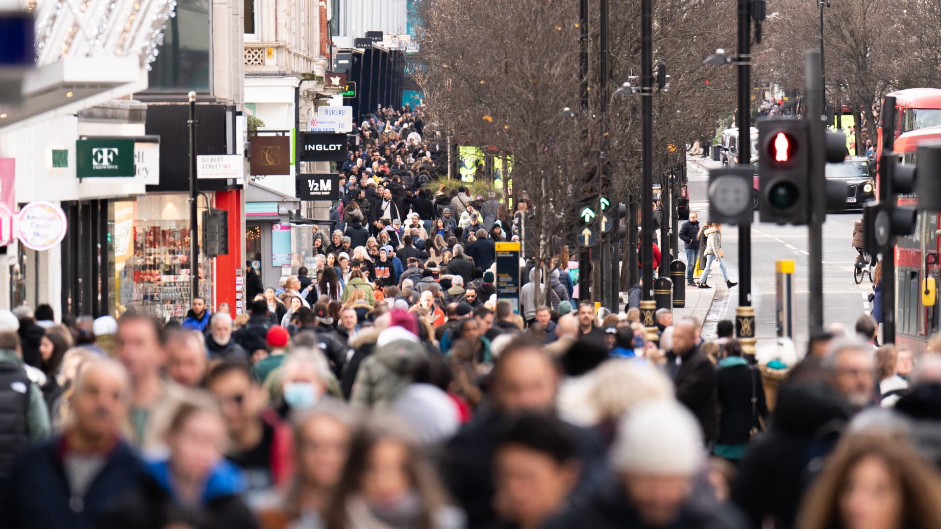 UK Economy on the Brink of Recession as Growth Falters