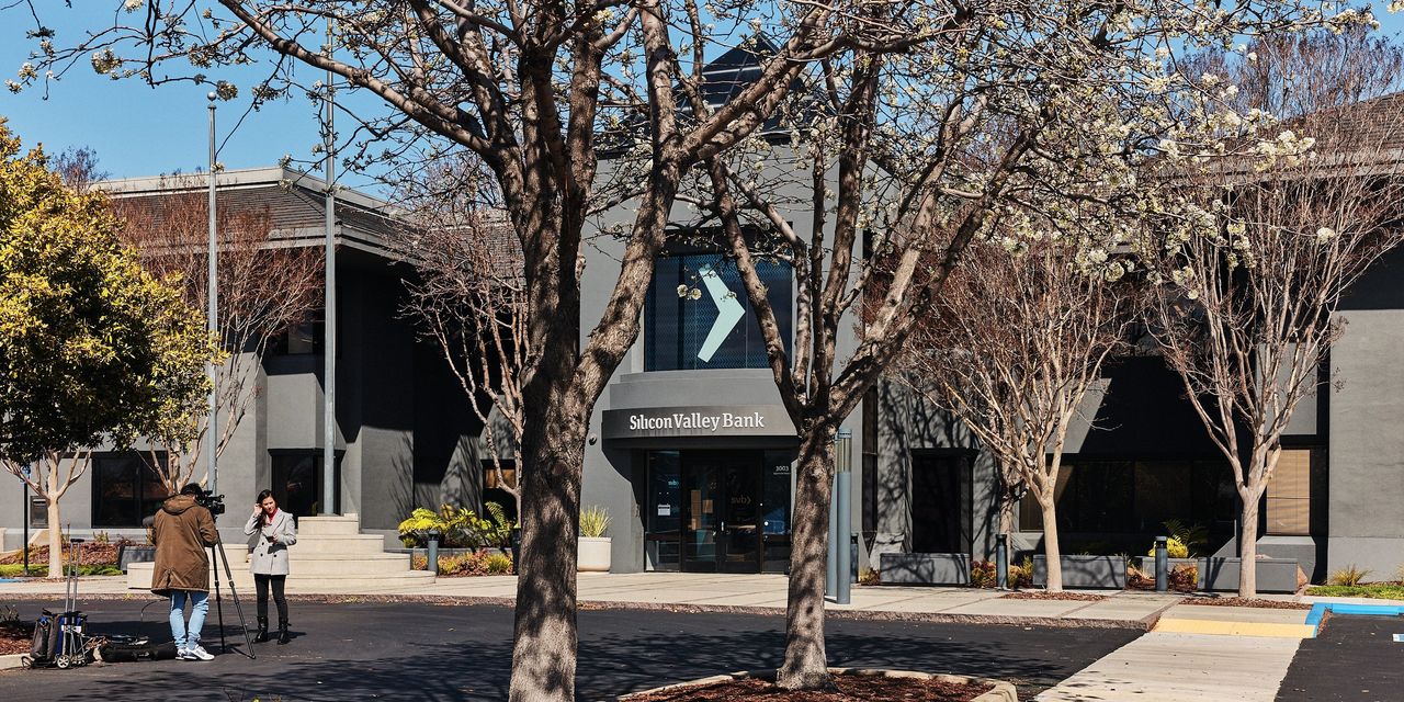 Featured image for Distress of Smaller Banks Increases Recession Risks in Economy.