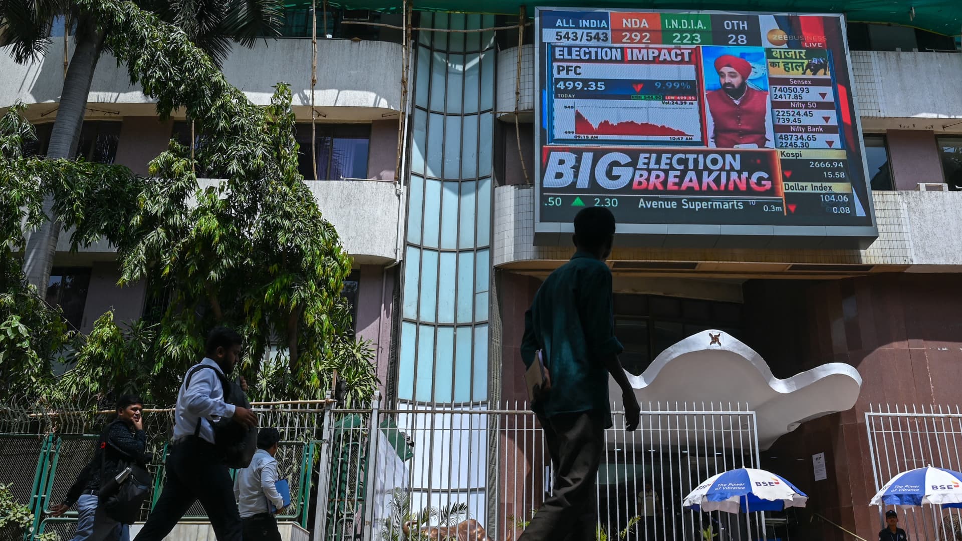 "Indian Stocks Plunge $371 Billion Amid Election Uncertainty"
