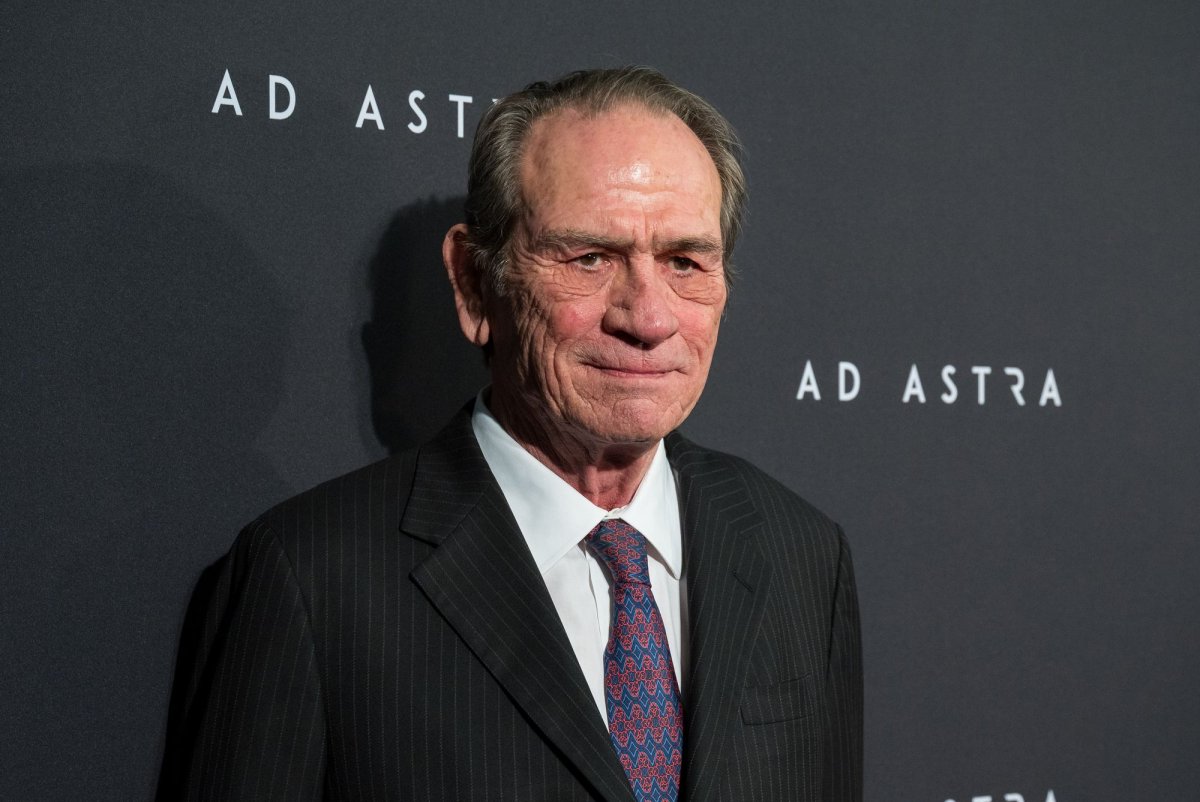 Featured image for Tommy Lee Jones's Daughter Victoria Dies in Suspected Overdose