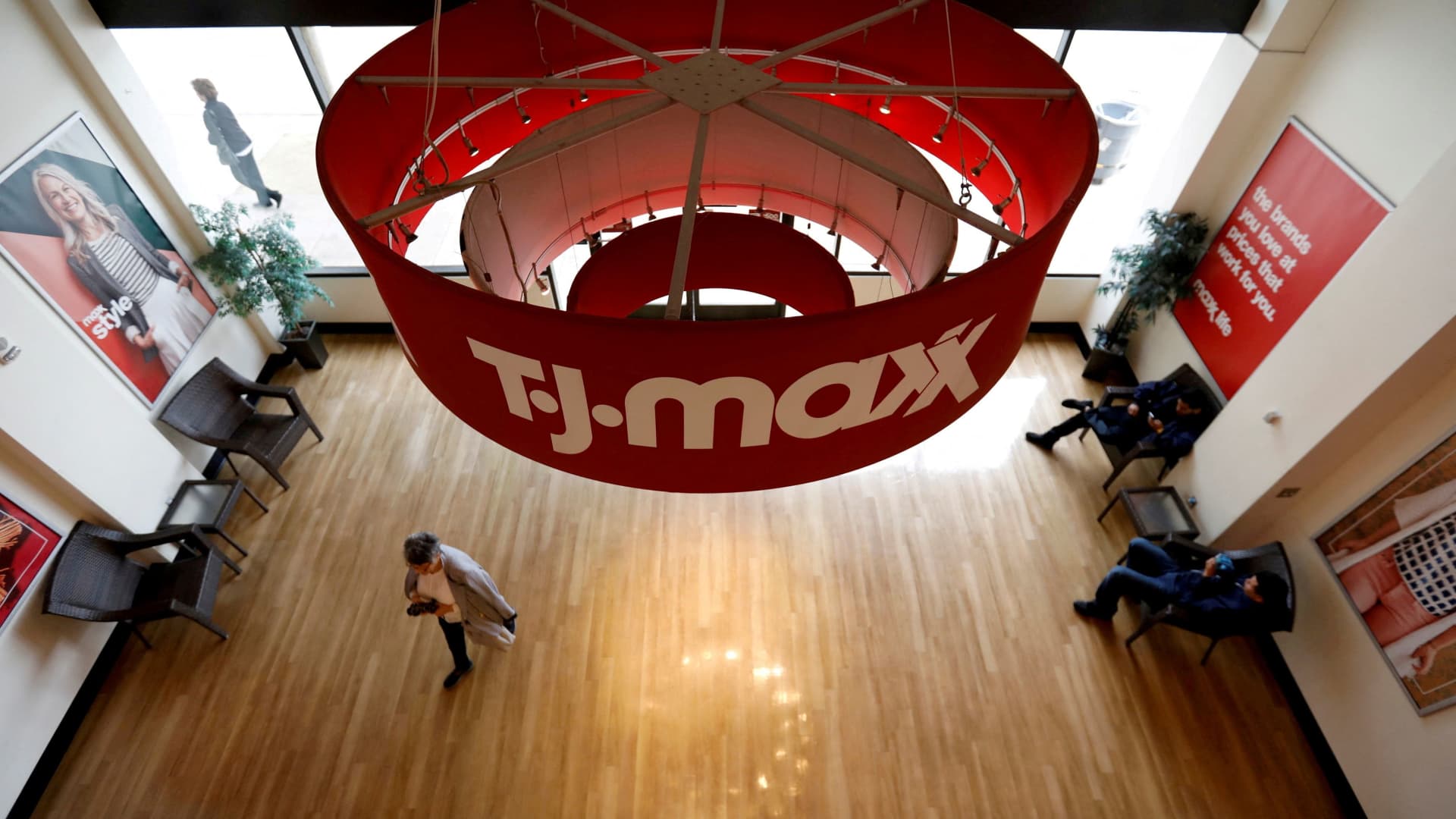 Featured image for "Off-Price Retailers Thrive as Shoppers Seek Deals"