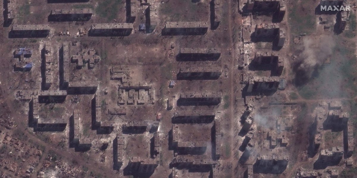 "Devastation in Ukraine's Bakhmut: Before and After Satellite Images Show Extensive Destruction"