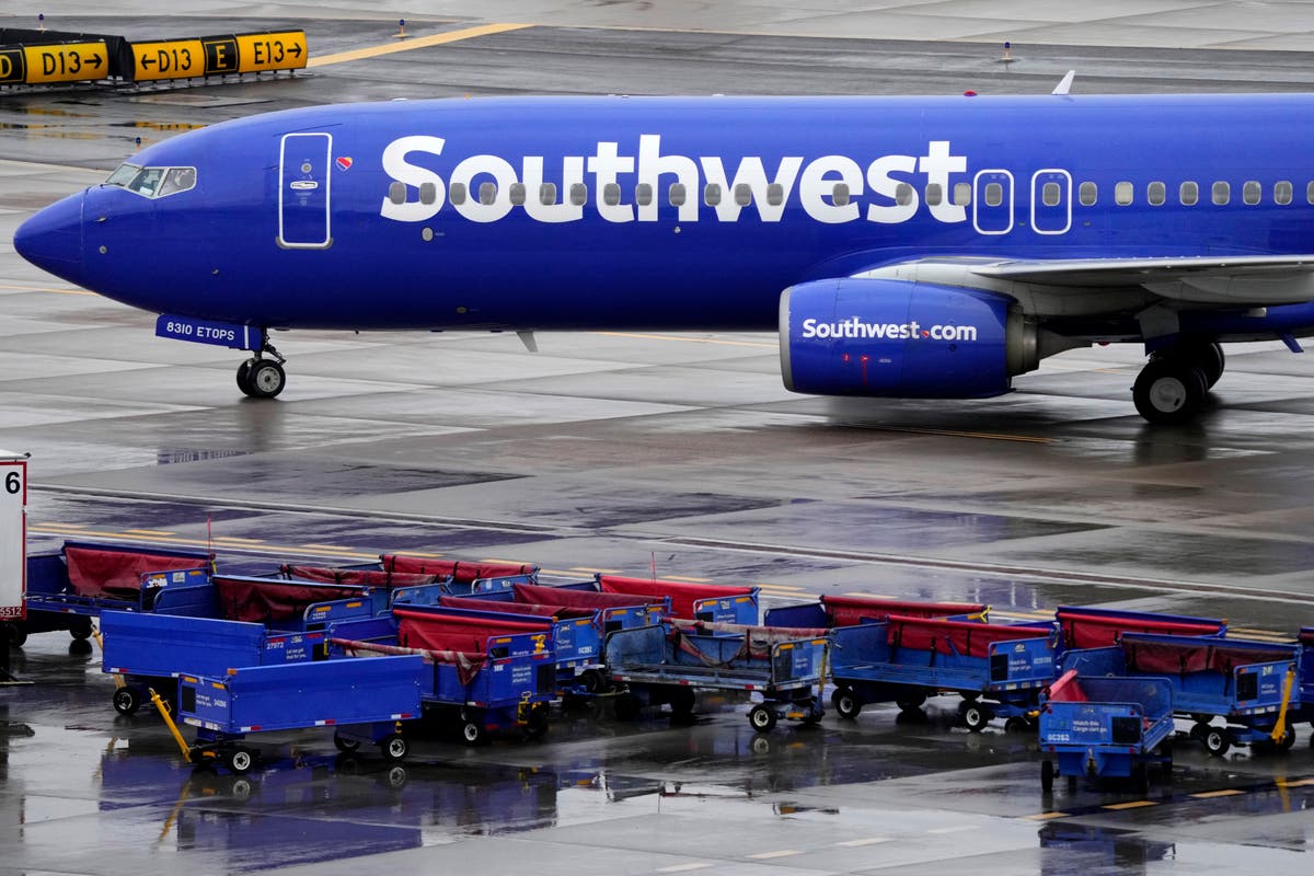 Off-duty pilot saves the day during mid-flight emergency.