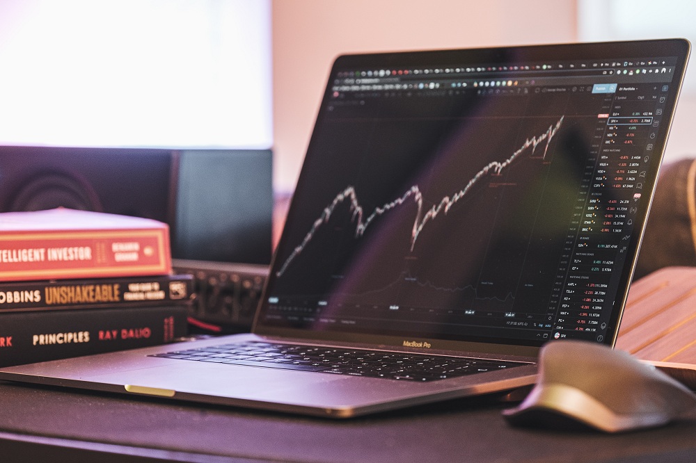 "Top Dividend Stocks for High Yields and Long-Term Growth"