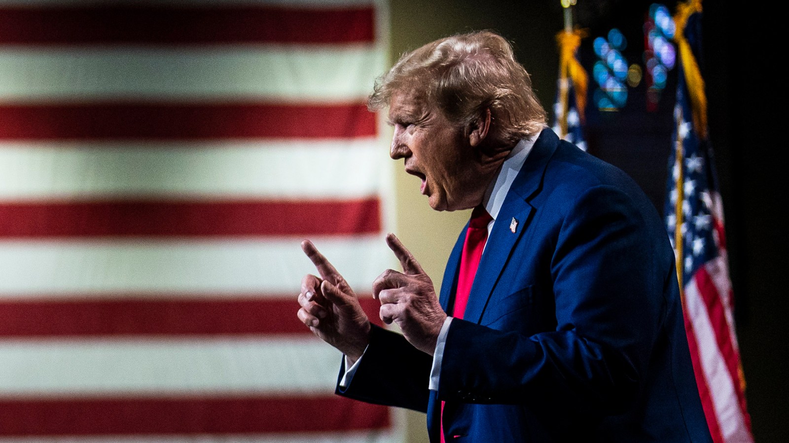 "Trump's Controversial Rhetoric Gains Support Among GOP Iowa Caucusgoers: Poll"