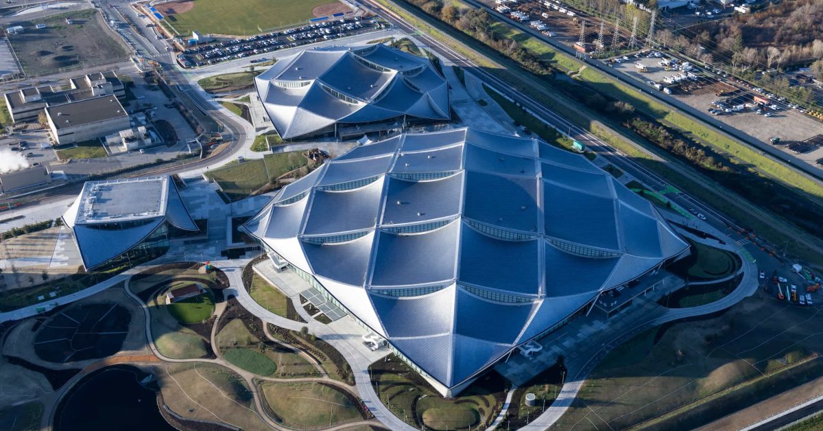 Featured image for "Google's California AI Office Plagued by Terrible Wi-Fi Issues"