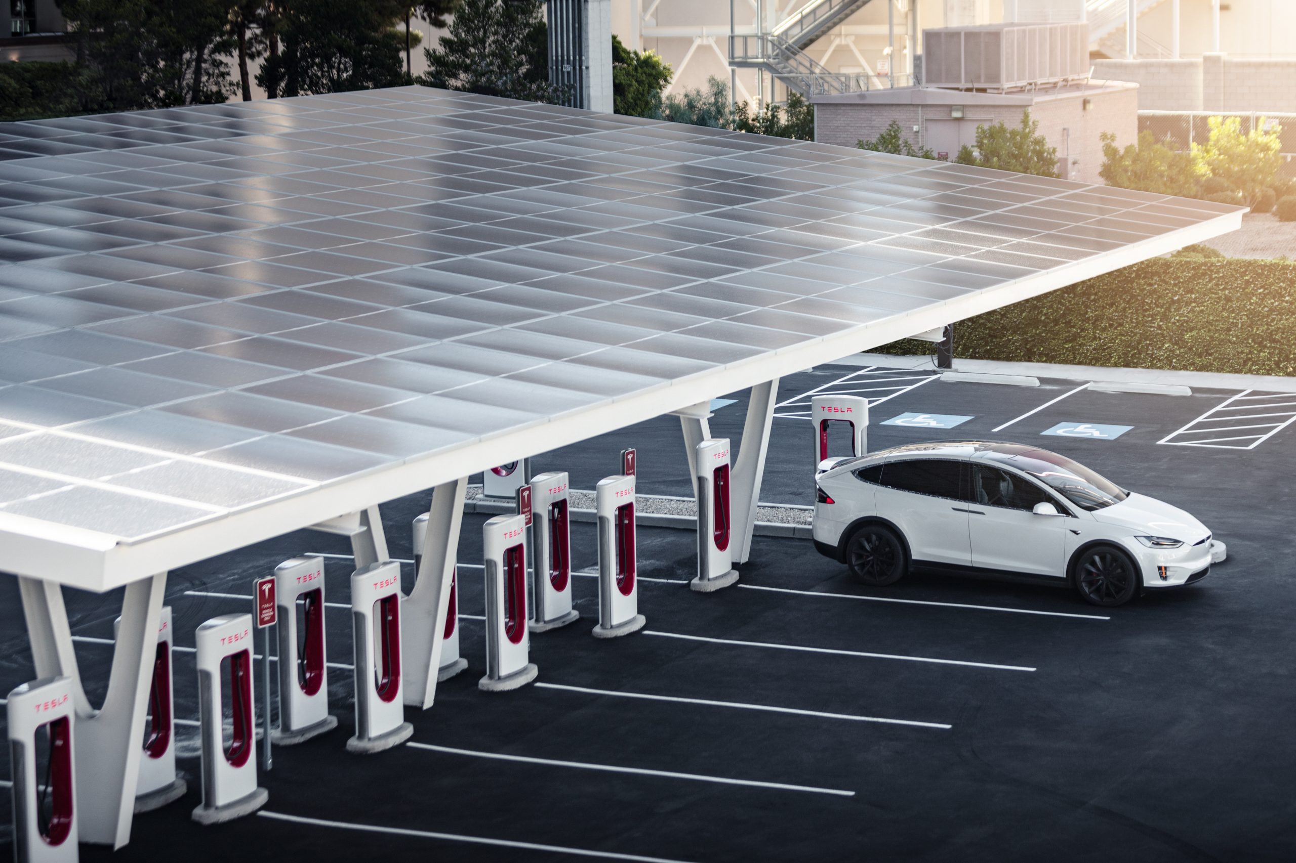 Featured image for "White House Allocates $623M for Expanding EV Charging Network"