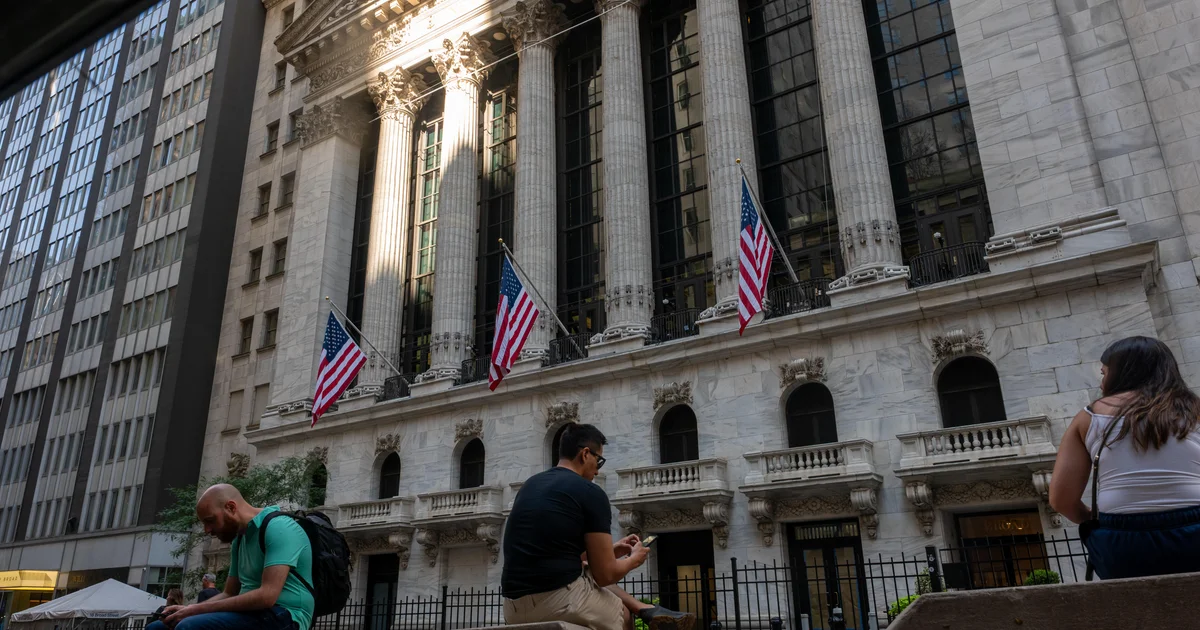 Dow Drops Amid Tariff and Job Data Concerns