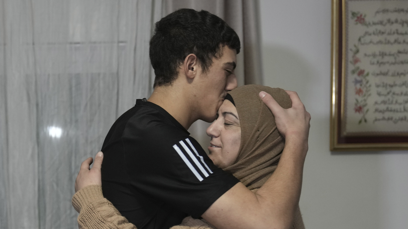 "Truce Extended in Gaza as Israel and Hamas Exchange Captives"