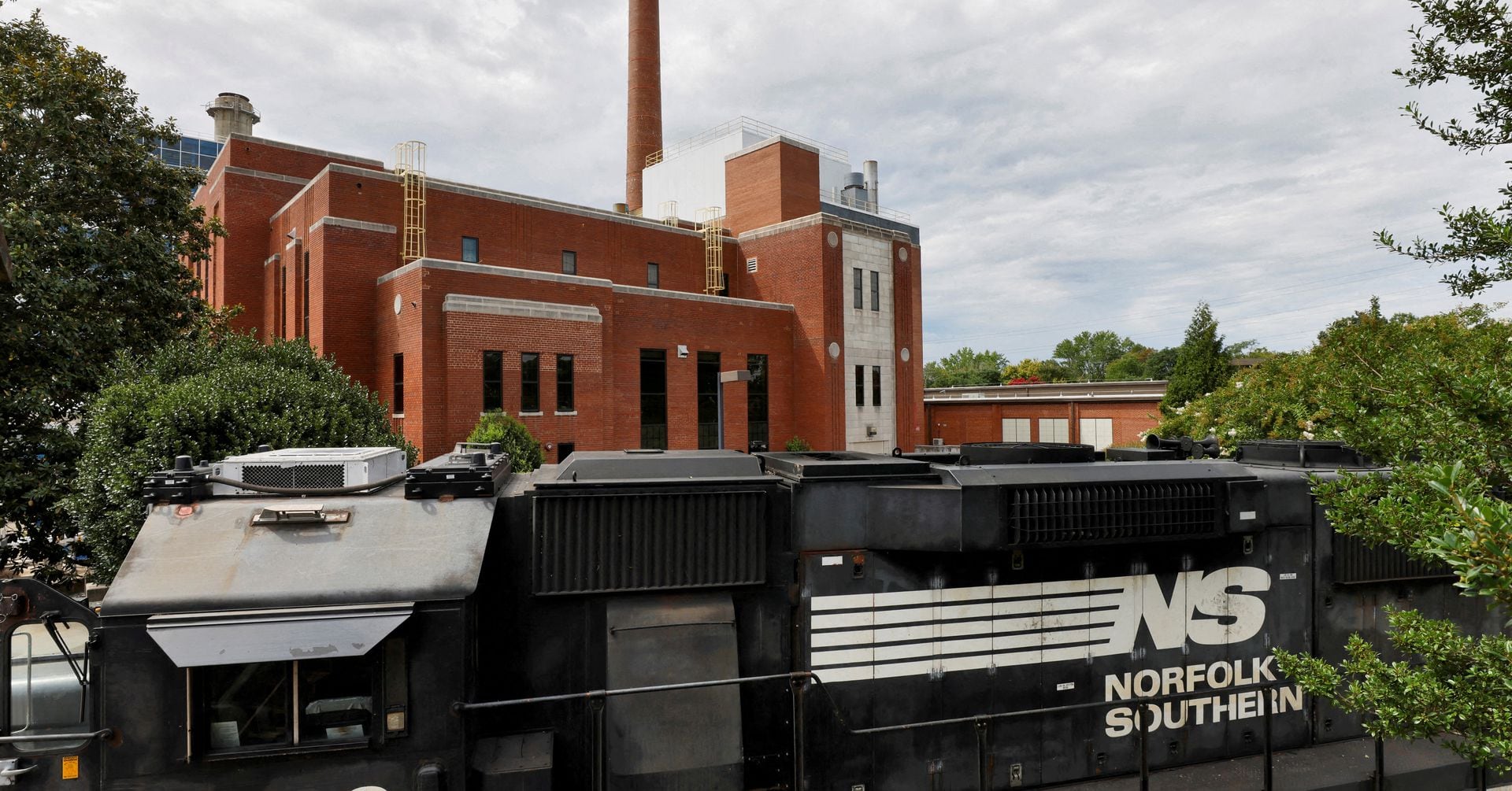 Featured image for Multiple Norfolk Southern Freight Trains Derail in Pennsylvania