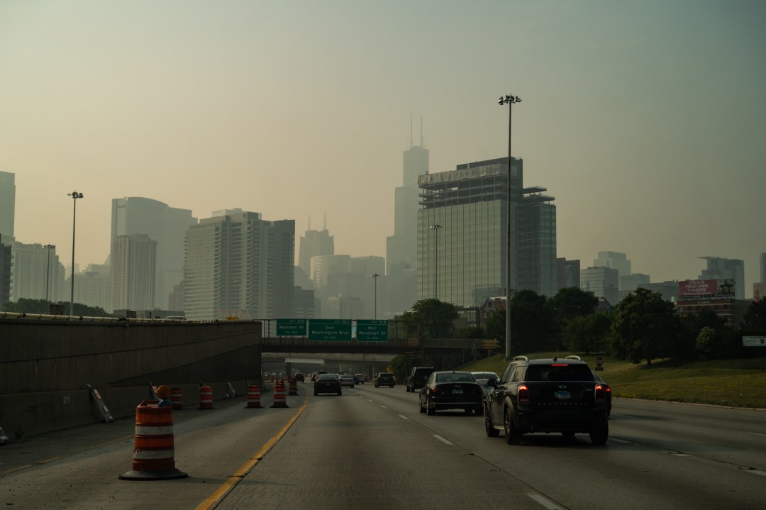 Chicago Residents Urged to Protect Themselves as Air Quality Remains 'Very Unhealthy'