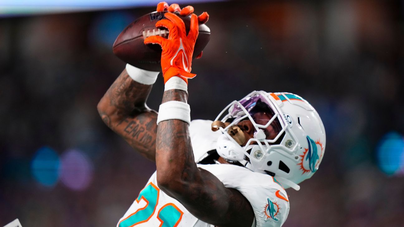 Featured image for "Steelers Secure Two-Year Deal with Safety DeShon Elliott"