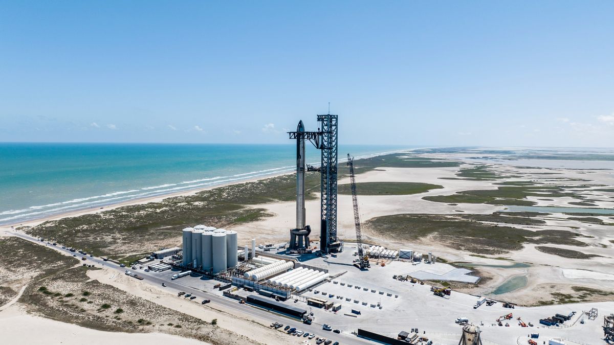 "SpaceX Prepares for Second Starship Test Flight with Stacked Rocket"