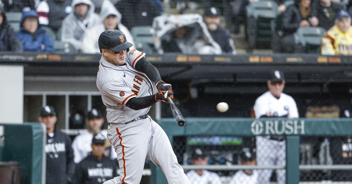 Giants' Catcher Roberto Pérez's Season Ends with Shoulder Surgery.