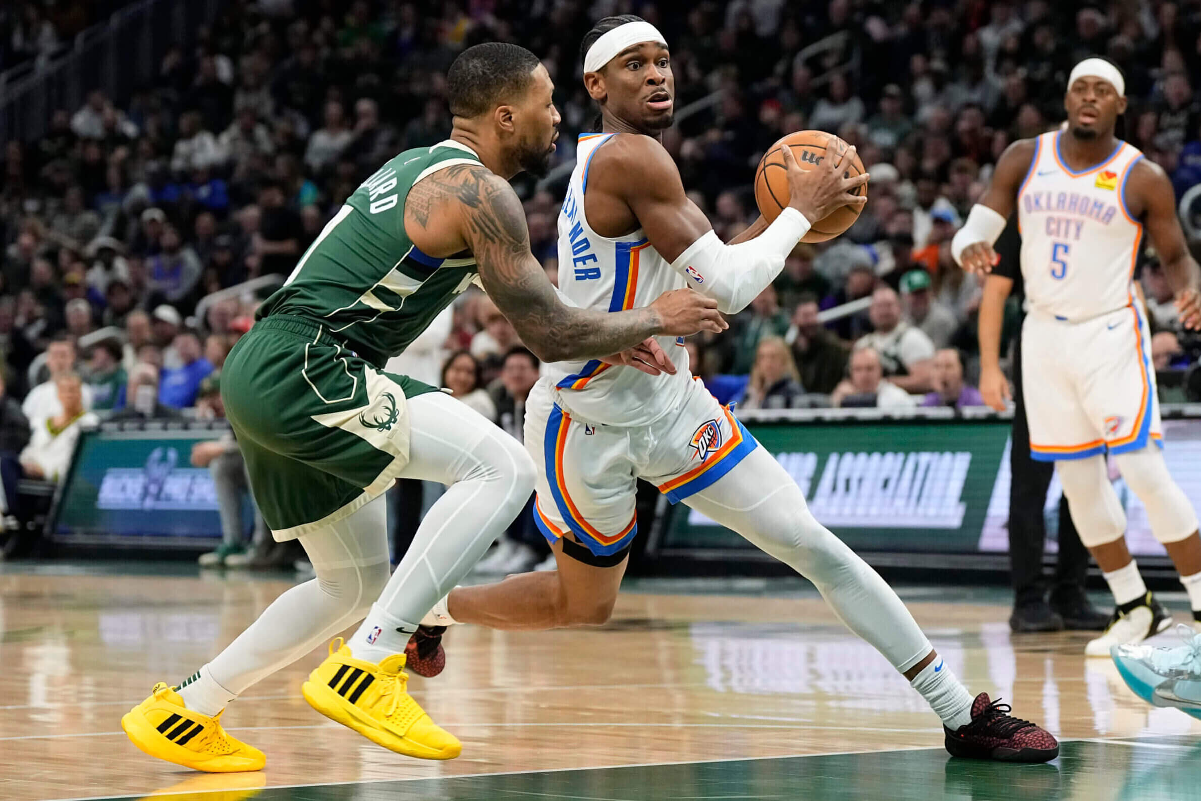 "Bucks' Dominant Defense Stifles Thunder in Blowout Victory"