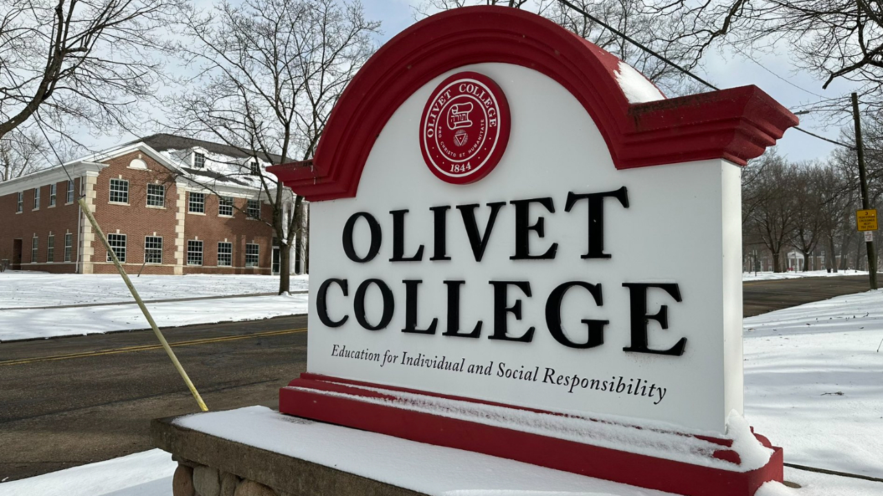 Michigan baseball player injured in shooting at Ohio university campus.