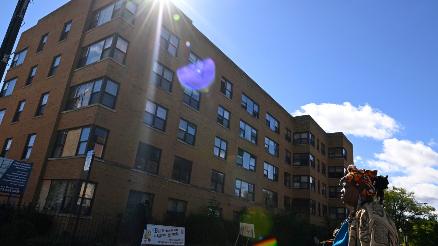 Featured image for Chicago sees surge in immigration enforcement and community protests