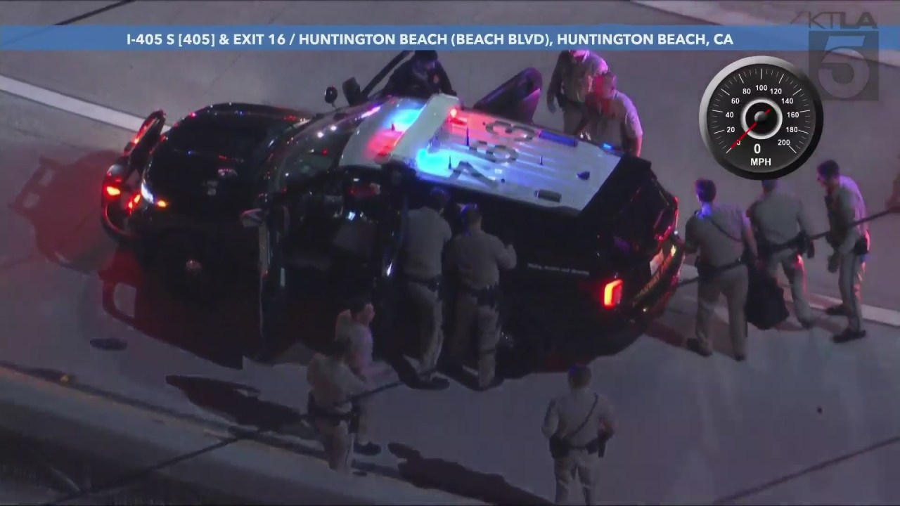 Featured image for Police Pursue Carjacking Suspect on 405 Freeway in LA