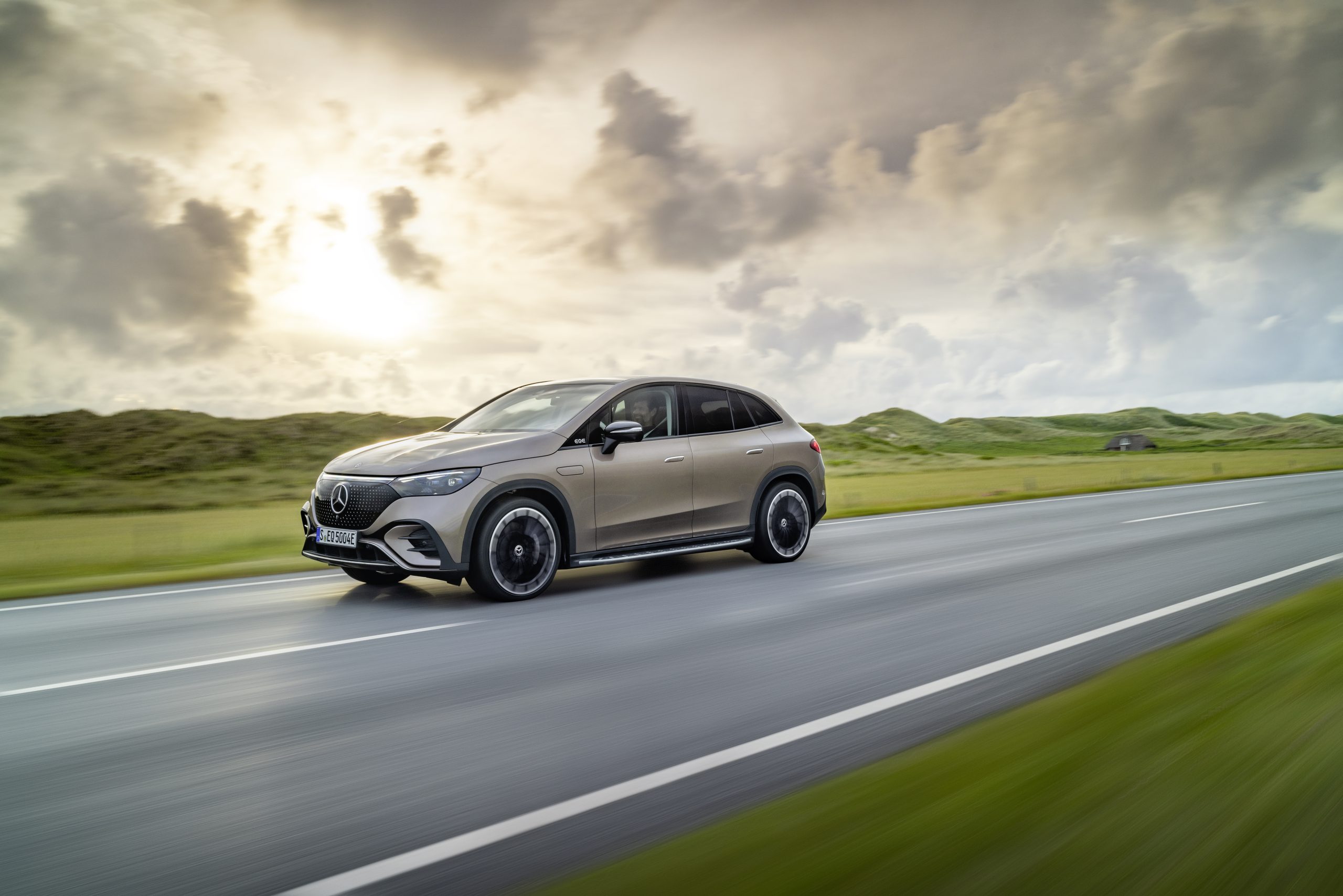 Electric and Luxury Cars Drive Strong Sales for Mercedes and Tesla in Q1