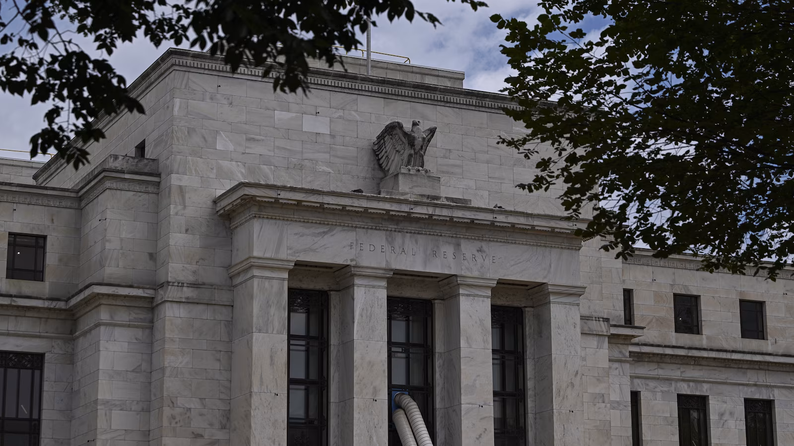 Federal Reserve Likely to Hold Rates Steady Amid Mixed Economic Signals